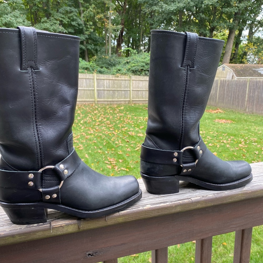 Beautiful black leather Frye 12R Harness